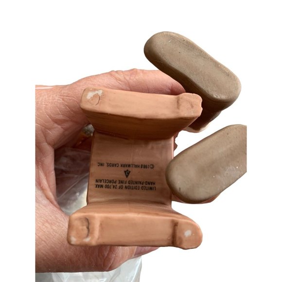 HALLMARK GOLD CROWN COLLECTIBLE SANTA THE TOYMAKER FINE PORCELAIN FIGURINE 1988 - Picture 6 of 10